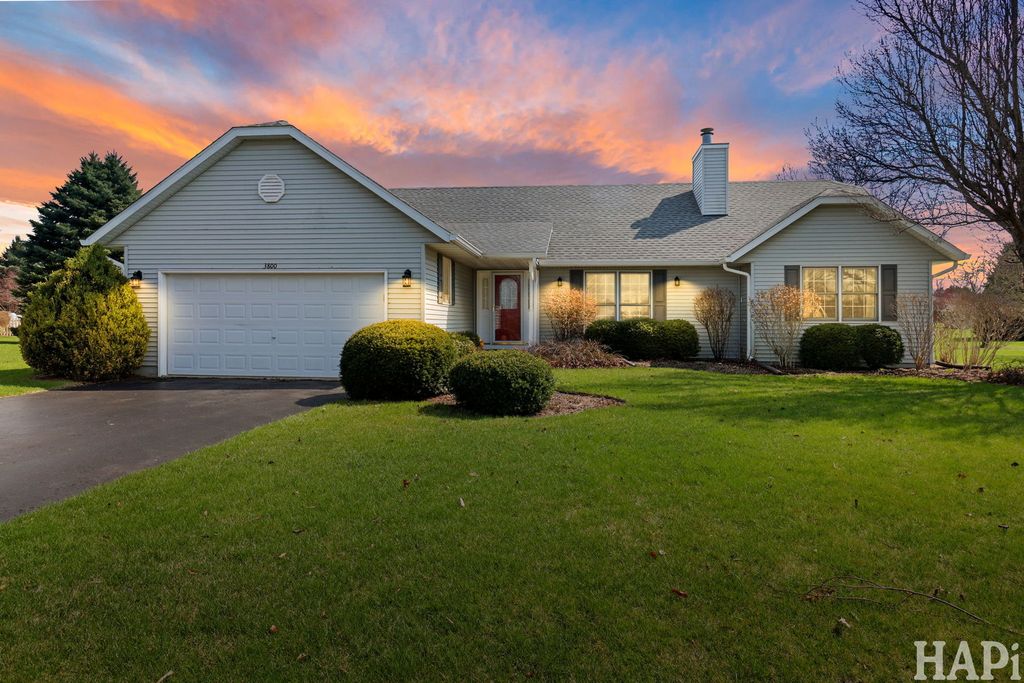 3800 Twin Oaks Drive, Wonder Lake, IL 60097