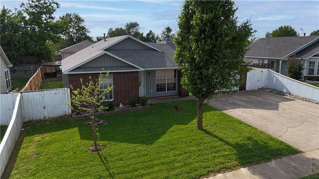 2108 S F Street, Rogers, AR 72758