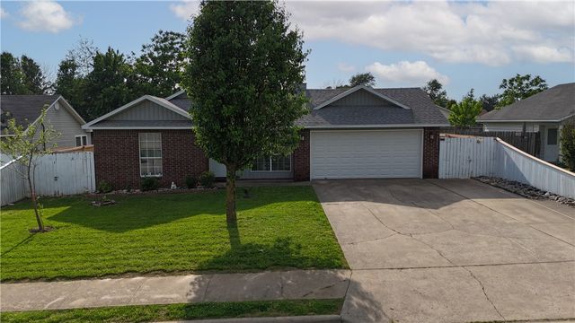 2108 S F Street, Rogers, AR 72758