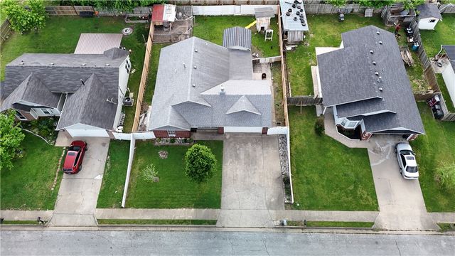 2108 S F Street, Rogers, AR 72758