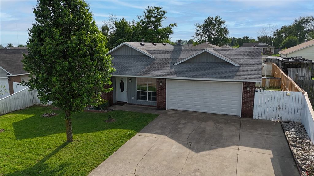 2108 S F Street, Rogers, AR 72758