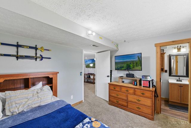 130 Country View Drive, Harrison, OH 45030