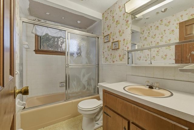 36 Lakewood Dr, Harwich, MA 02645