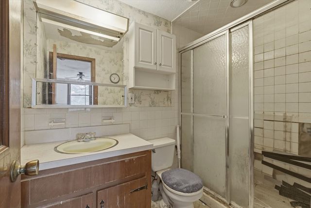 36 Lakewood Dr, Harwich, MA 02645