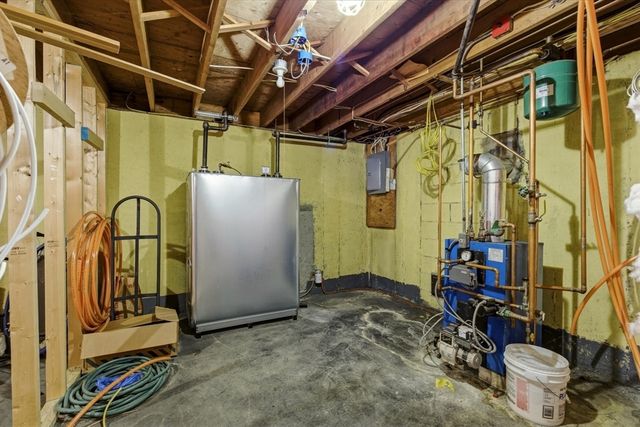 36 Lakewood Dr, Harwich, MA 02645