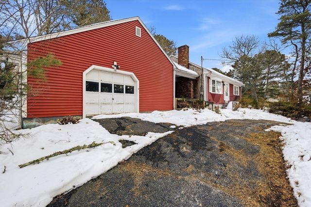 36 Lakewood Dr, Harwich, MA 02645