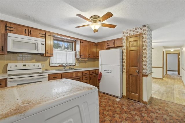 36 Lakewood Dr, Harwich, MA 02645