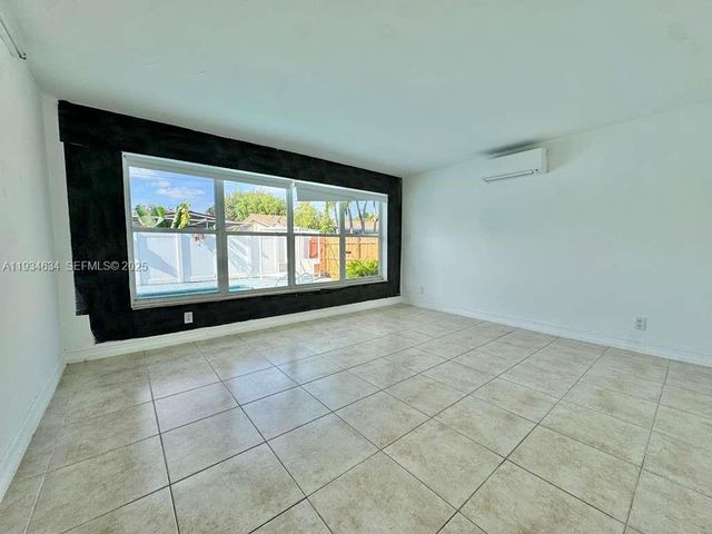 19410 NE 19th Ave, Miami, FL 33179