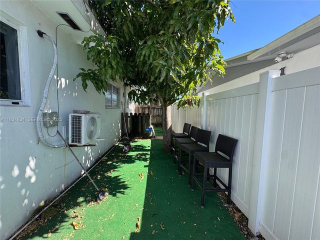 19410 NE 19th Ave, Miami, FL 33179