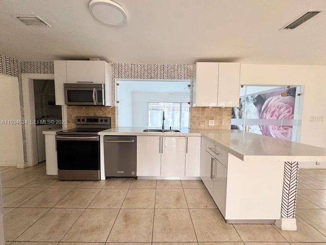 19410 NE 19th Ave, Miami, FL 33179