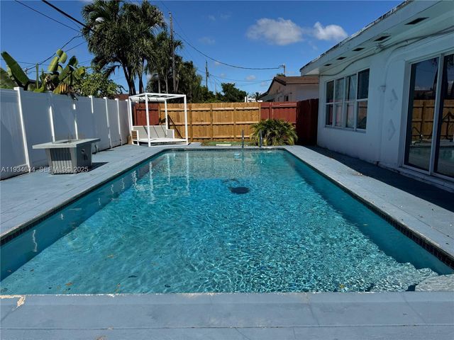 19410 NE 19th Ave, Miami, FL 33179