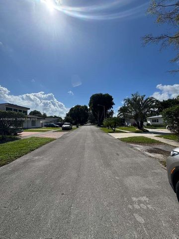 19410 NE 19th Ave, Miami, FL 33179