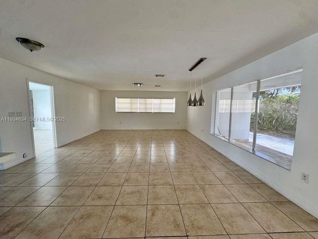 19410 NE 19th Ave, Miami, FL 33179