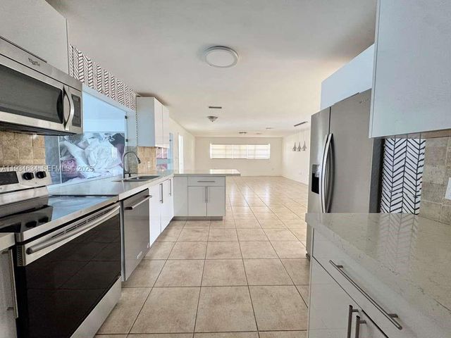 19410 NE 19th Ave, Miami, FL 33179