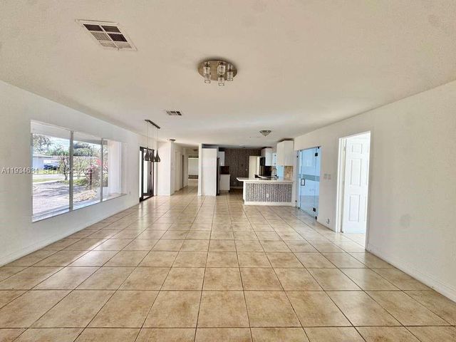 19410 NE 19th Ave, Miami, FL 33179