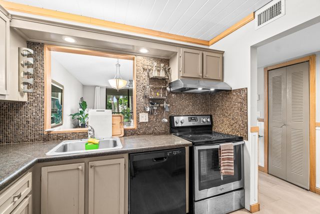 5370 LAS VERDES Circle 209, Delray Beach, FL 33484