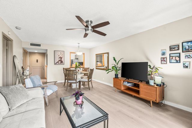 5370 LAS VERDES Circle 209, Delray Beach, FL 33484