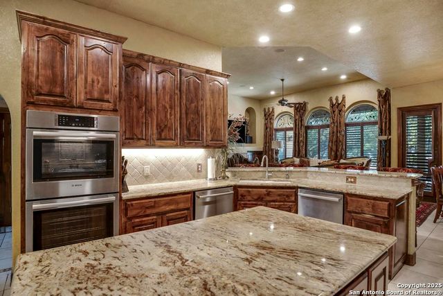 7 E Park Mountain, San Antonio, TX 78255