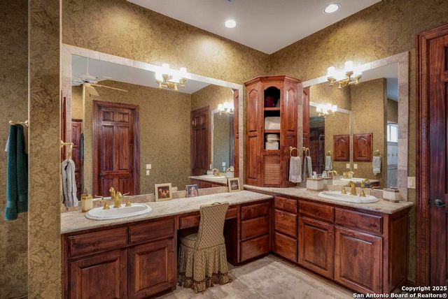 7 E Park Mountain, San Antonio, TX 78255