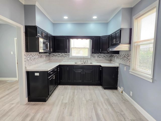 2716 Hoagland Avenue, Fort Wayne, IN 46807
