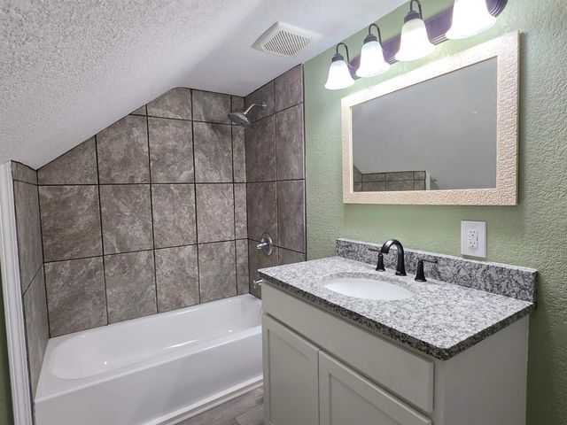 2716 Hoagland Avenue, Fort Wayne, IN 46807
