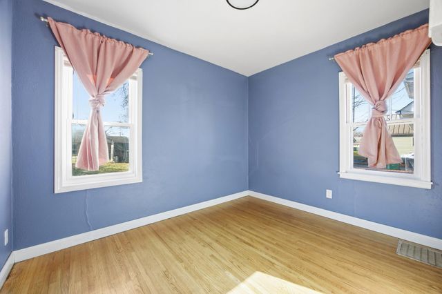 109 5th Avenue W, West Fargo, ND 58078