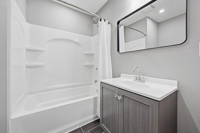 109 5th Avenue W, West Fargo, ND 58078