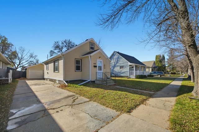 109 5th Avenue W, West Fargo, ND 58078