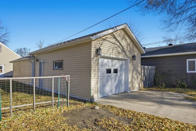 109 5th Avenue W, West Fargo, ND 58078