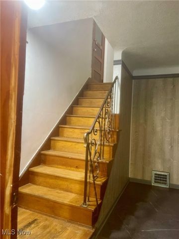 1860 Glenridge Road, Euclid, OH 44117