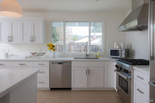 345 Francisco Dr, Sonoma, CA 95476