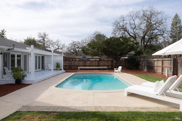 345 Francisco Dr, Sonoma, CA 95476