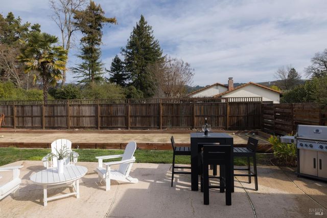 345 Francisco Dr, Sonoma, CA 95476