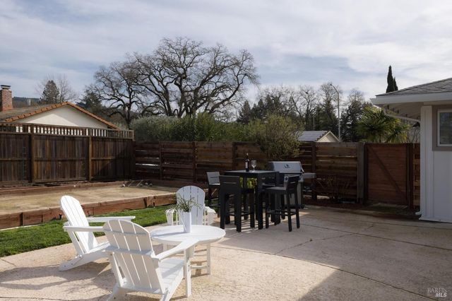 345 Francisco Dr, Sonoma, CA 95476