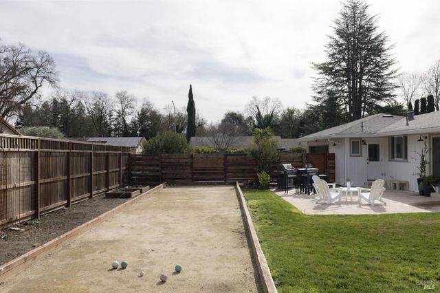 345 Francisco Dr, Sonoma, CA 95476