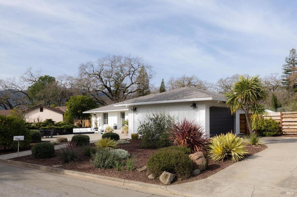 345 Francisco Dr, Sonoma, CA 95476