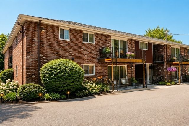 100 Fountain Ln 6, Weymouth, MA 02190