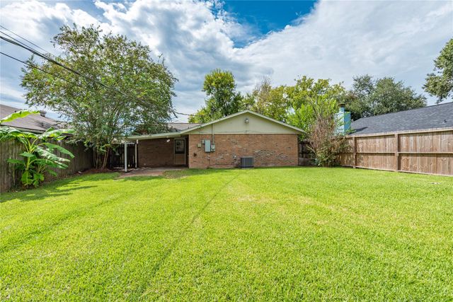 622 N 13th Street, La Porte, TX 77571