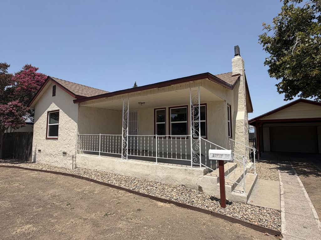 Image 1 of property listing at 410 N 3rd Street, Chowchilla, CA 93610