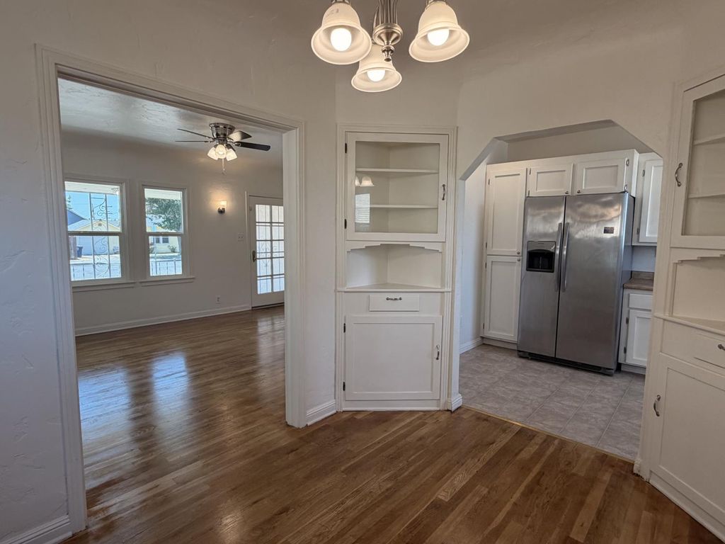 Image 11 of property listing at 410 N 3rd Street, Chowchilla, CA 93610