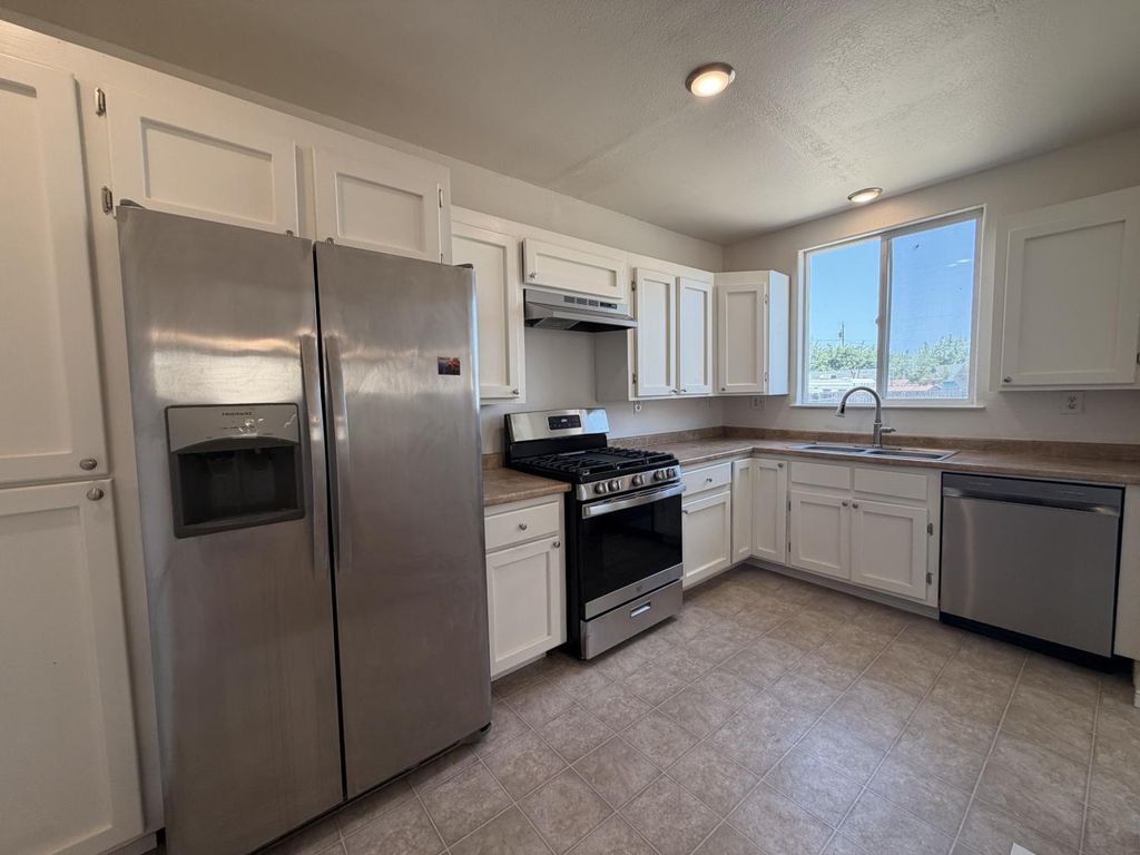 Image 12 of property listing at 410 N 3rd Street, Chowchilla, CA 93610