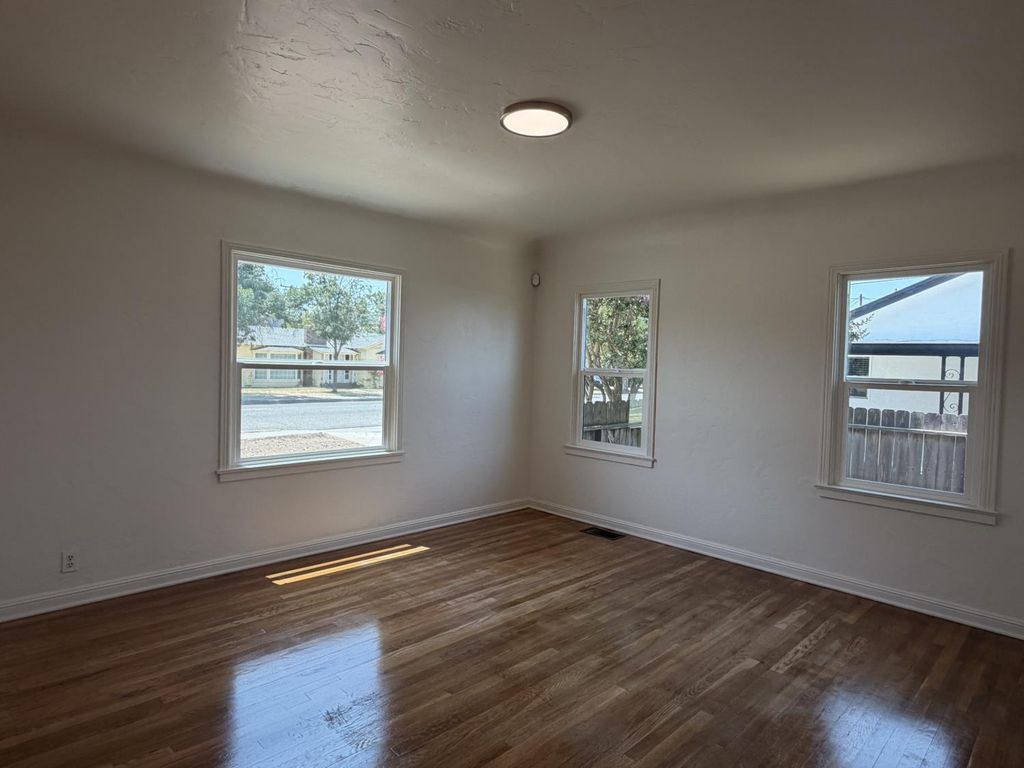 Image 15 of property listing at 410 N 3rd Street, Chowchilla, CA 93610