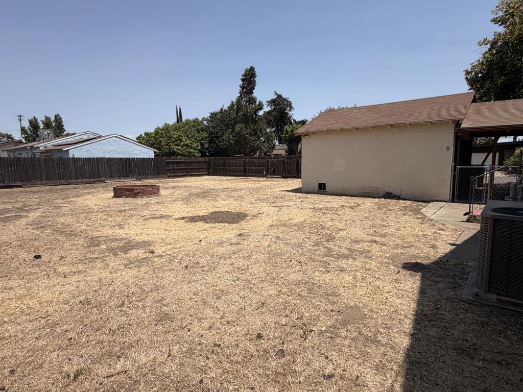 Image 19 of property listing at 410 N 3rd Street, Chowchilla, CA 93610