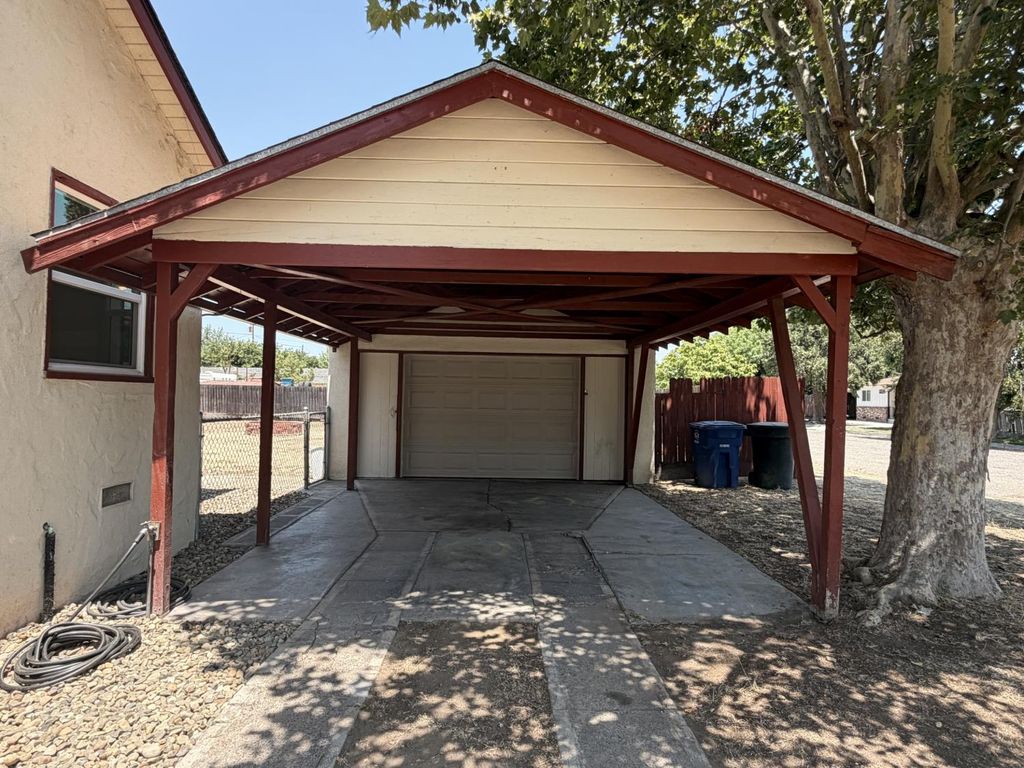 Image 22 of property listing at 410 N 3rd Street, Chowchilla, CA 93610
