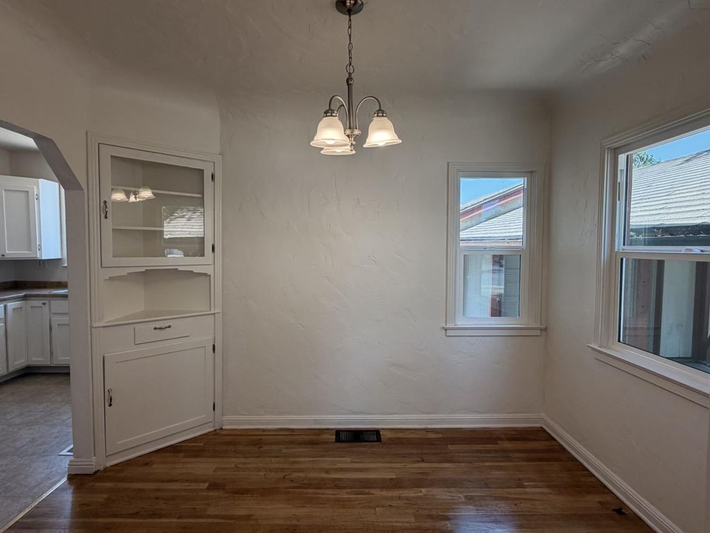 Image 9 of property listing at 410 N 3rd Street, Chowchilla, CA 93610