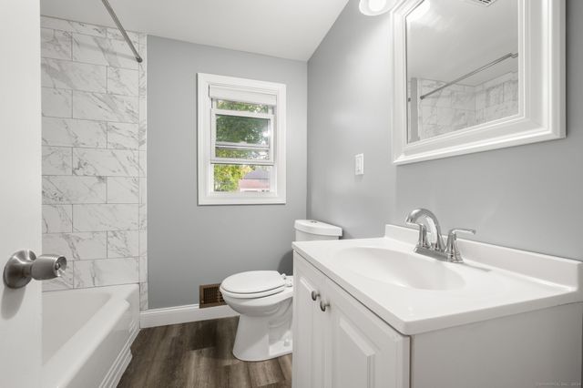 21 Davis Road, East Hartford, CT 06118