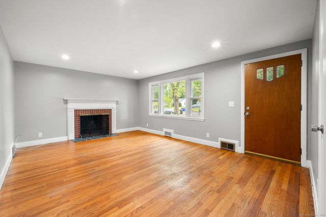 21 Davis Road, East Hartford, CT 06118