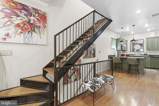 2 N CLINTON ST, Baltimore, MD 21224