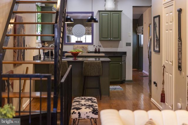 2 N CLINTON ST, Baltimore, MD 21224