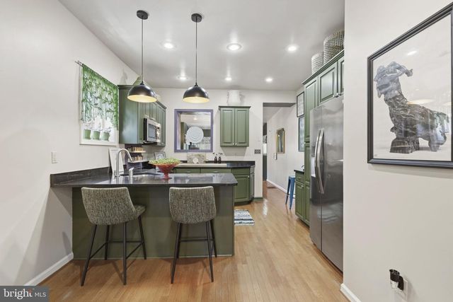 2 N CLINTON ST, Baltimore, MD 21224